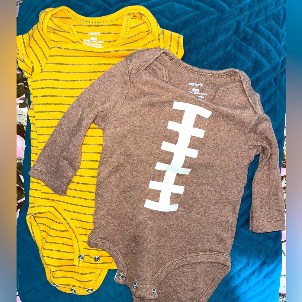 Carter’s onesies size 6mos